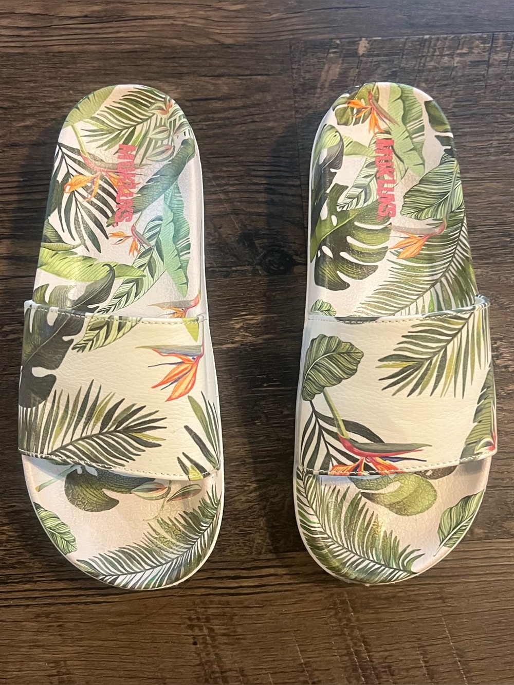 Muk Luks Tropical Leaf Print Slide Sandals in White and Green large 9/10 women’s